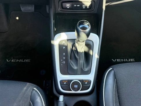 Used 2024 Hyundai Venue Limited FWD image 26