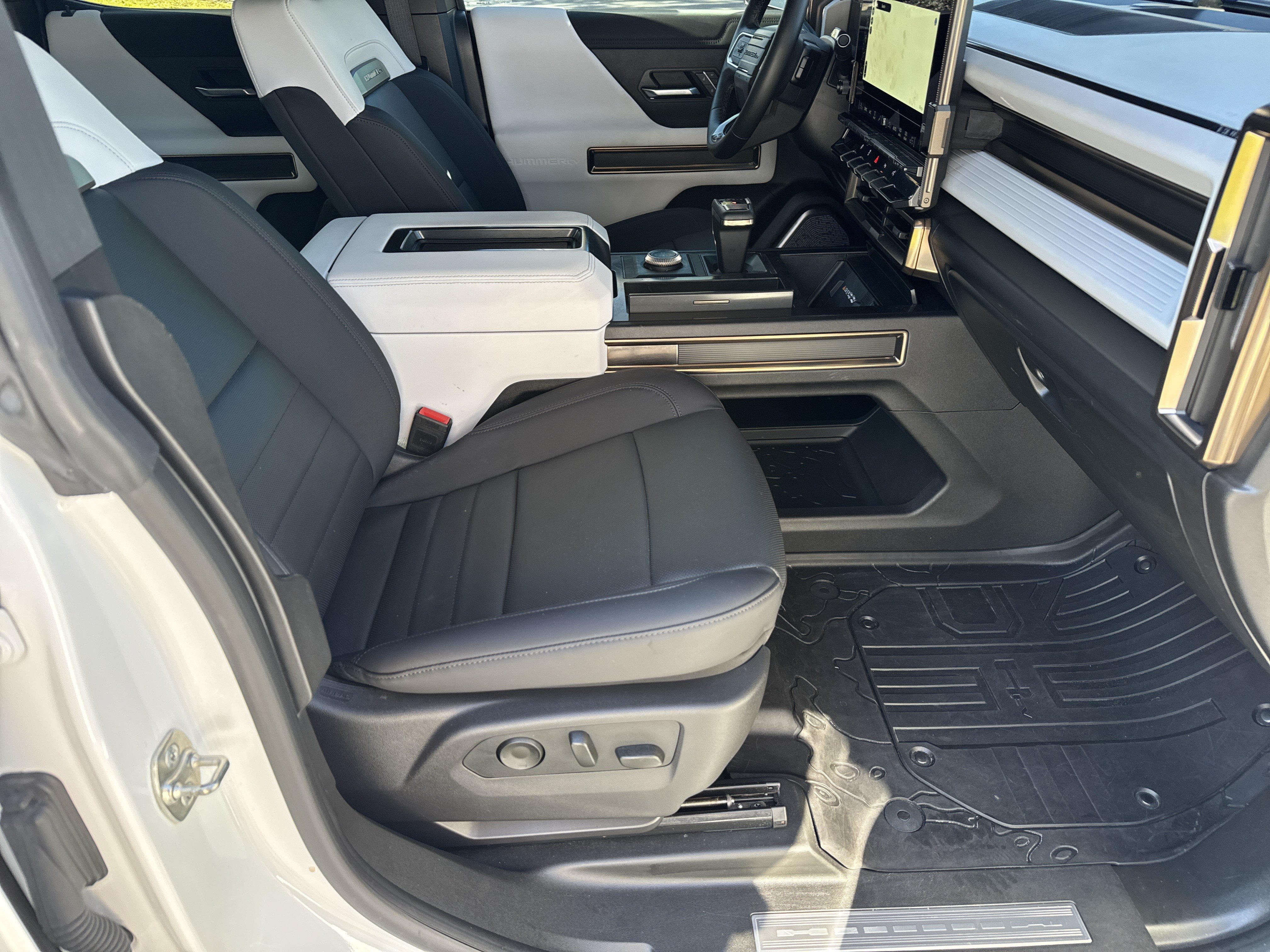 Used 2025 GMC Hummer EV 3X w/ LPO, Sport Package AWD/4WD image 12