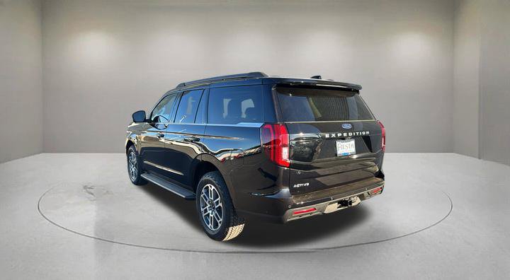 Certified 2025 Ford Expedition Active AWD/4WD image 4