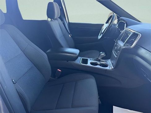 Used 2021 Jeep Grand Cherokee Laredo image 15