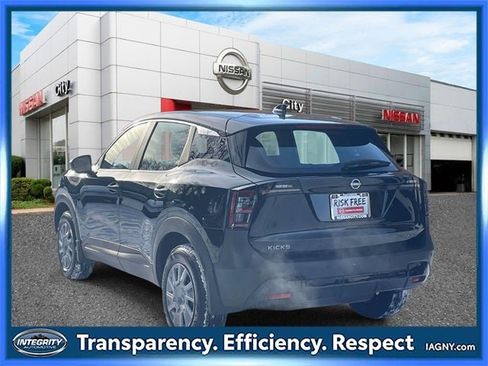 Certified 2025 Nissan Kicks S image 8