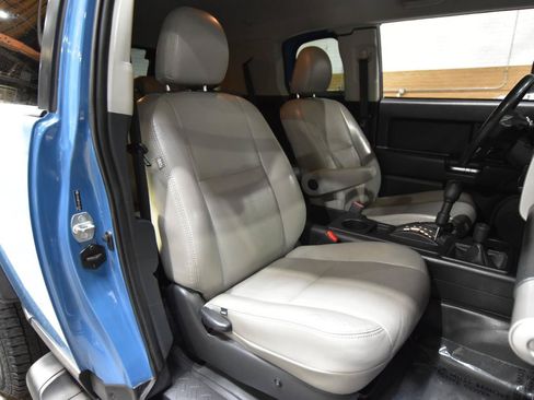Used 2012 Toyota FJ Cruiser 4WD w/ Convenience Pkg image 36