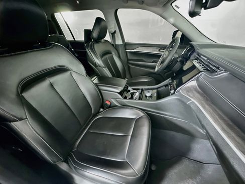 Used 2023 Jeep Grand Cherokee L Limited w/ Luxury Tech Group II RWD image 33
