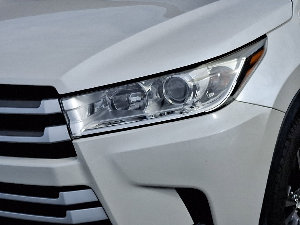 Used 2018 Toyota Highlander Plus AWD/4WD image 34