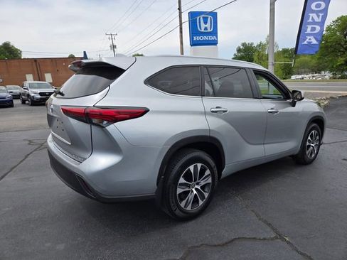Used 2022 Toyota Highlander XLE image 8