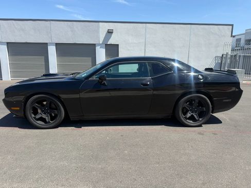 Used 2014 Dodge Challenger R/T RWD image 3