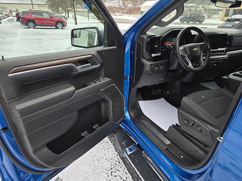 Used 2023 Chevrolet Silverado 1500 LT w/ Z71 Off-Road Package image 12