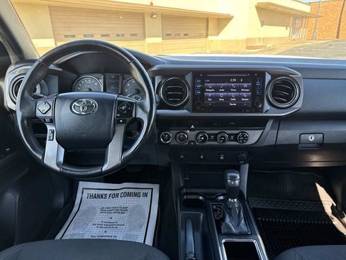 Used 2017 Toyota Tacoma TRD Off-Road w/ Tow Package image 18