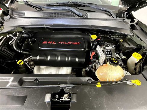 Used 2018 Jeep Compass Latitude w/ Popular Equipment Group FWD image 29