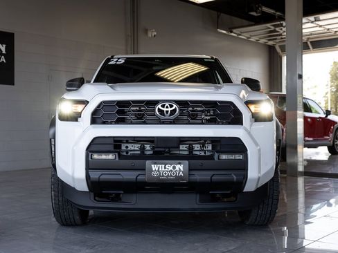 Certified 2025 Toyota 4Runner TRD Off-Road AWD/4WD image 3