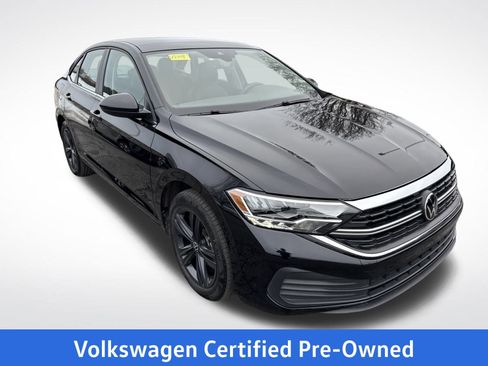 Certified 2024 Volkswagen Jetta SE w/ Panoramic Sunroof Package image 8