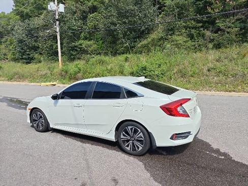 Used 2017 Honda Civic EX-L image 4