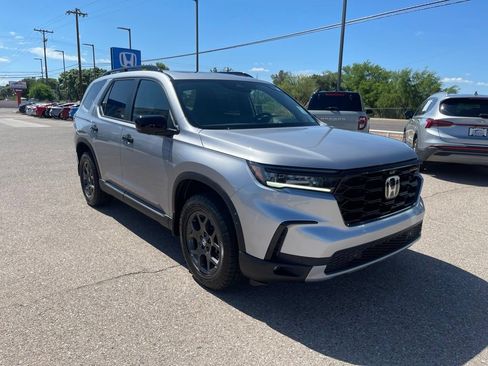 Certified 2025 Honda Pilot TrailSport image 7