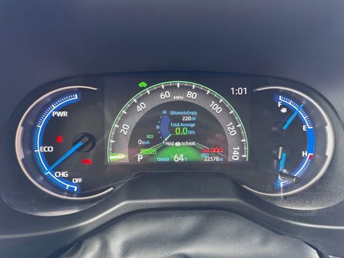 Certified 2025 Toyota RAV4 LE image 31