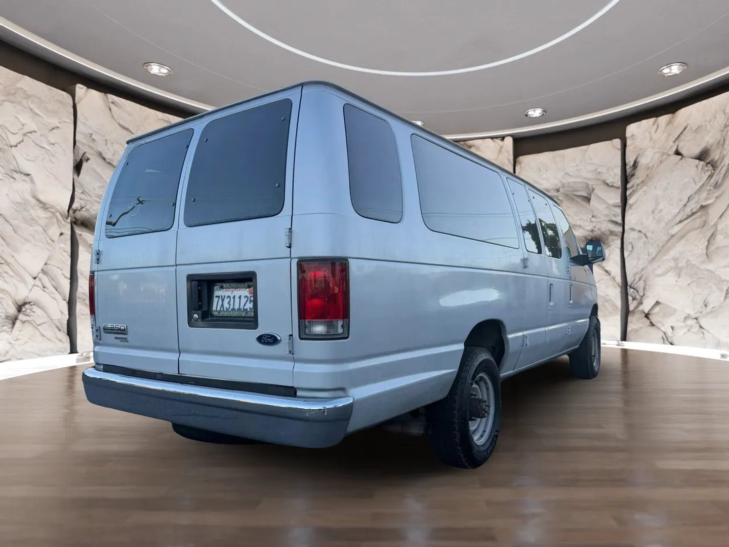 Used 2006 Ford E-350 and Econoline 350 XLT RWD image 6