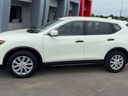 Used 2019 Nissan Rogue S FWD image 3