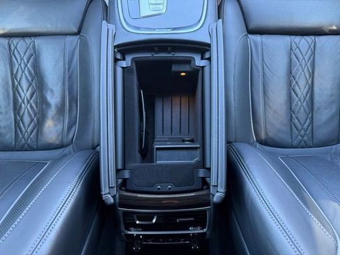 Used 2019 BMW 750i xDrive w/ Executive Package image 39