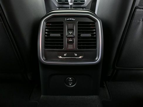 New 2026 Porsche Macan image 21