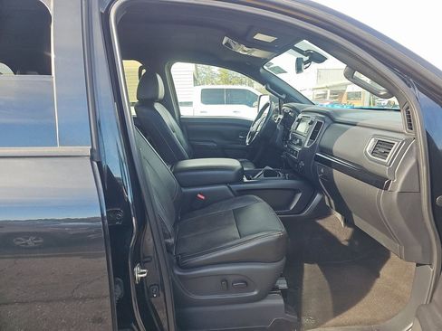 Used 2019 Nissan Titan SL w/ Midnight Edition image 5