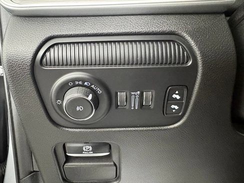 Used 2023 Jeep Wagoneer L Series II RWD image 17