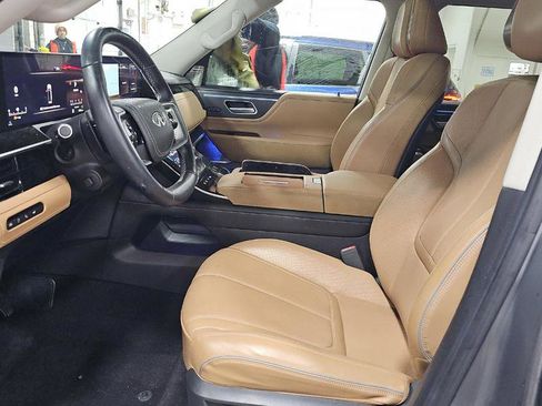 Used 2025 INFINITI QX80 Sensory image 4