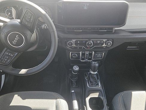 Used 2025 Jeep Wrangler Unlimited Sport AWD/4WD image 9