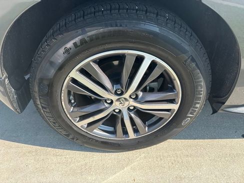 Used 2019 INFINITI QX60 Luxe w/ Essential Package FWD image 9