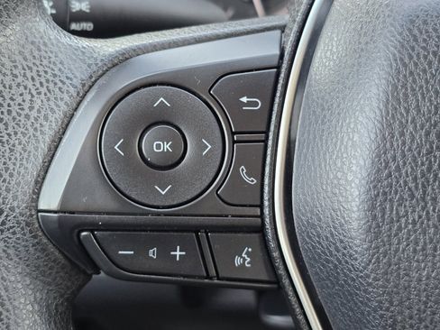 Used 2018 Toyota Camry LE FWD image 11