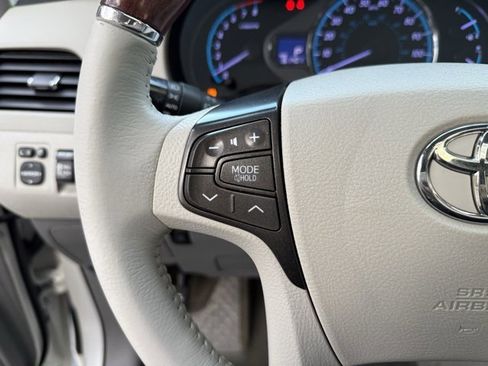 Used 2014 Toyota Sienna Limited image 15