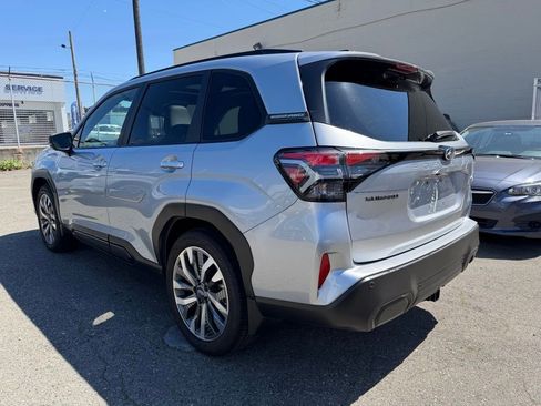 Used 2025 Subaru Forester Touring AWD/4WD image 5
