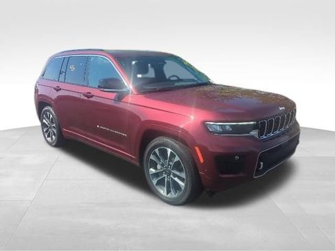 Used 2025 Jeep Grand Cherokee Overland w/ Adv Protech Group III AWD/4WD image 4