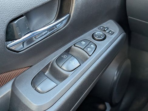 Used 2023 Nissan Kicks SR image 23