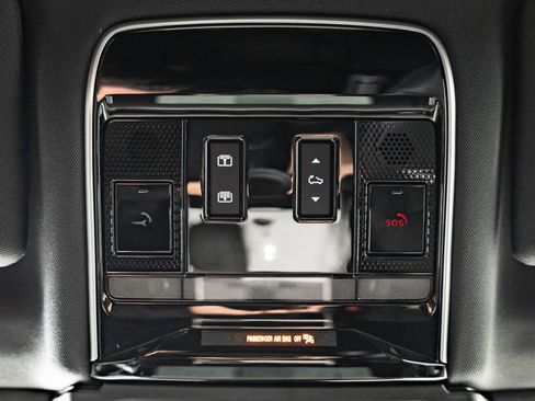 Used 2025 Land Rover Range Rover SE AWD/4WD image 39