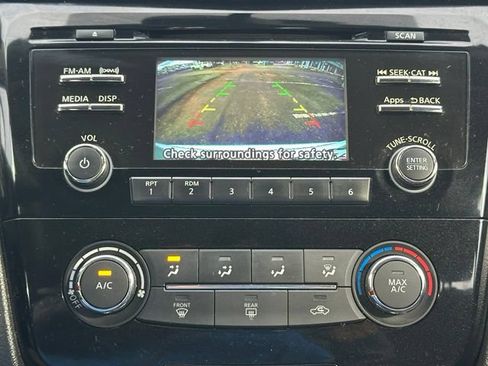 Used 2015 Nissan Rogue S FWD image 33