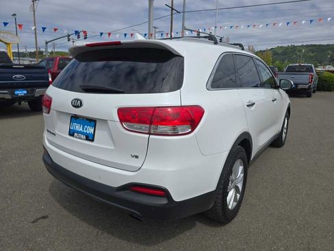 Used 2018 Kia Sorento LX w/ LX V6 Convenience Package AWD/4WD image 5