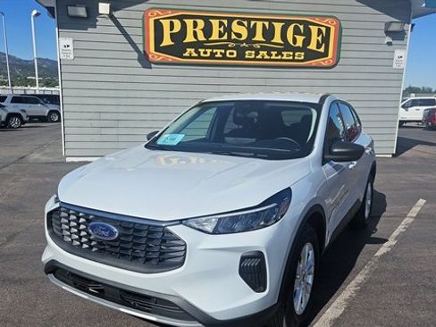 Used 2025 Ford Escape Active w/ Tech Pack #1 AWD/4WD image 2
