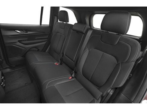 Used 2025 Jeep Grand Cherokee Altitude AWD/4WD image 8