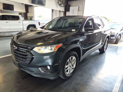 Used 2021 Chevrolet Traverse LT FWD image 2