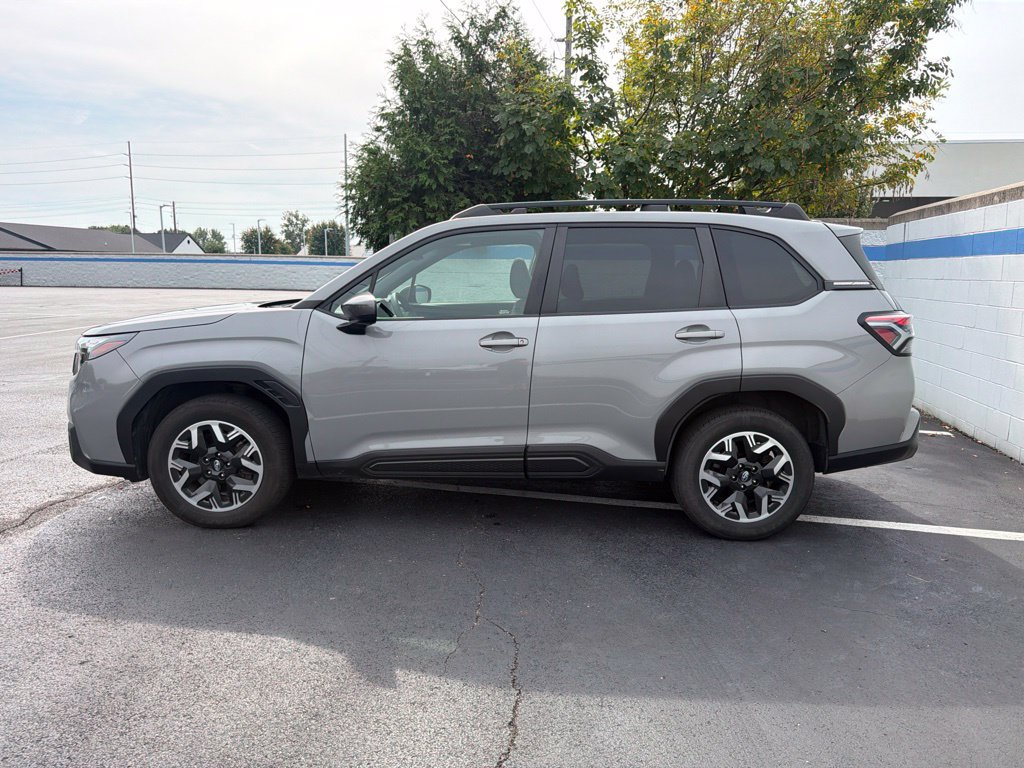 Used 2025 Subaru Forester Premium w/ Convenience Package #1 AWD/4WD image 2