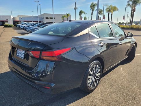 Used 2024 Nissan Altima 2.5 SV FWD image 4
