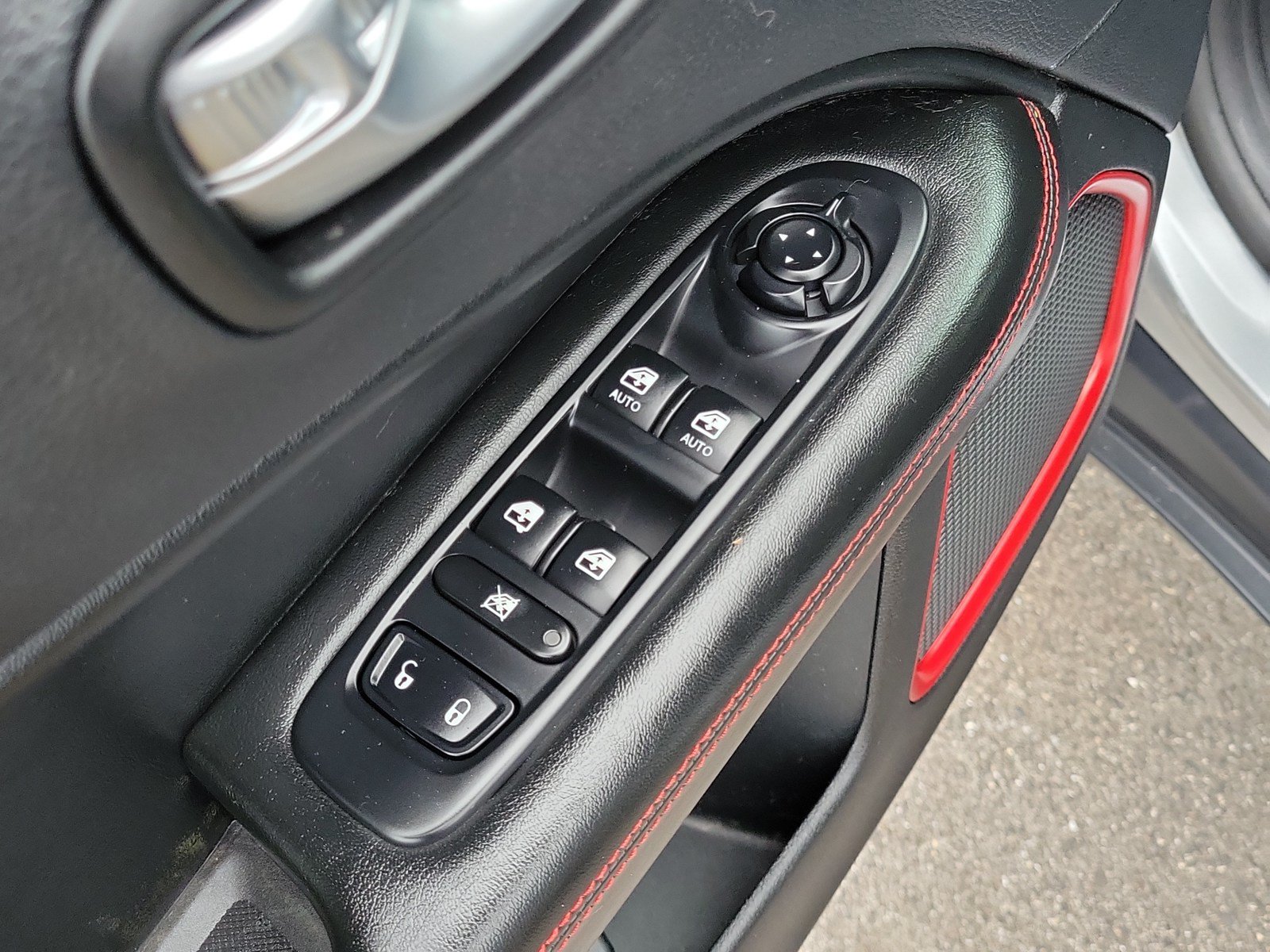 Used 2019 Jeep Compass Trailhawk w/ Cold Weather Group AWD/4WD image 14