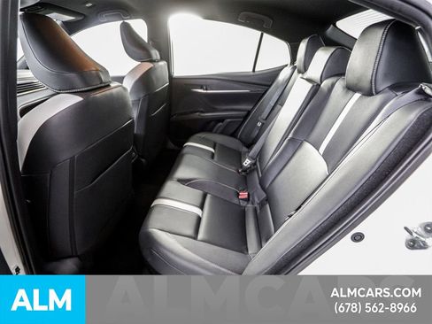 Used 2025 Toyota Camry SE image 17