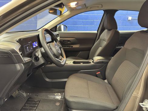 Used 2025 Nissan Kicks S image 17