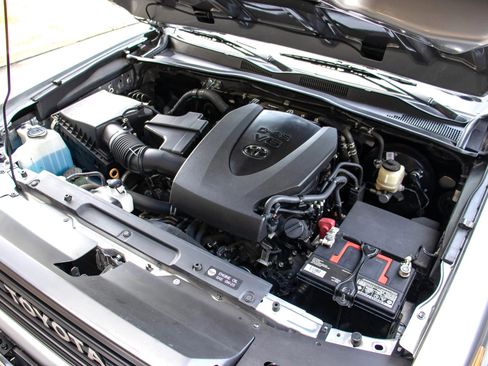 Used 2017 Toyota Tacoma SR5 w/ Tow Package image 21