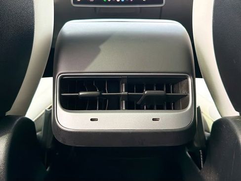 Used 2022 Tesla Model Y Performance AWD/4WD image 24