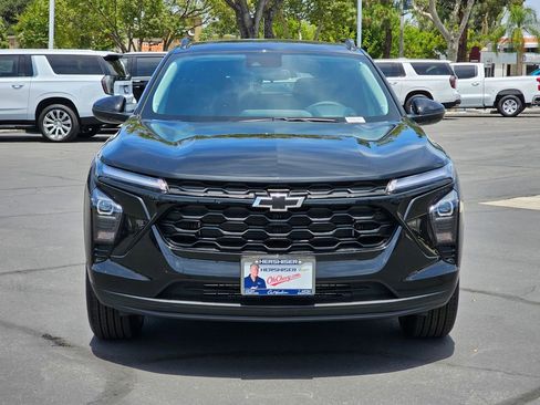 New 2026 Chevrolet Trax LT w/ Driver Confidence Package FWD image 2