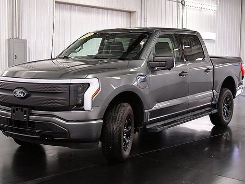 Used 2025 Ford F150 Lightning XLT image 4