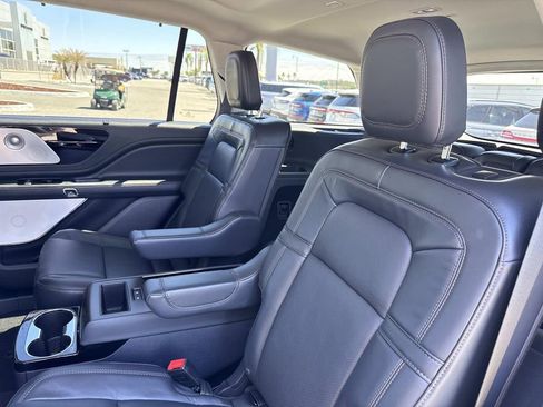 Used 2025 Lincoln Aviator Reserve w/ Equipment Group 201A image 14
