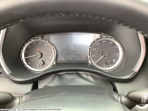 Used 2024 Toyota Highlander XSE image 8