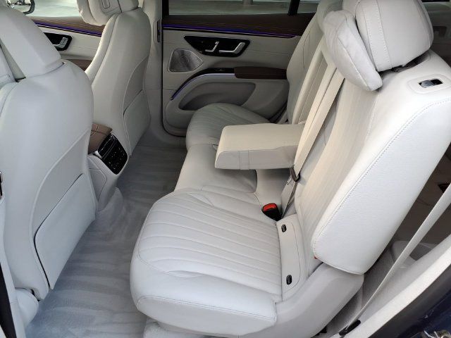 Used 2023 Mercedes-Benz EQS 580 4MATIC SUV image 17